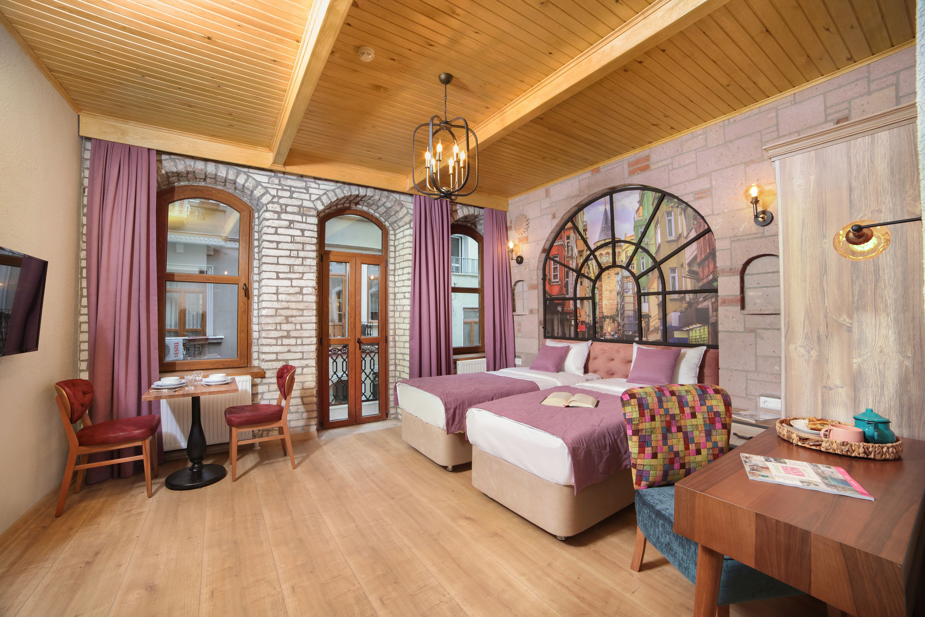 Suite monolocale Standard | Minibar, cassaforte in camera, con stile personalizzato, una scrivania