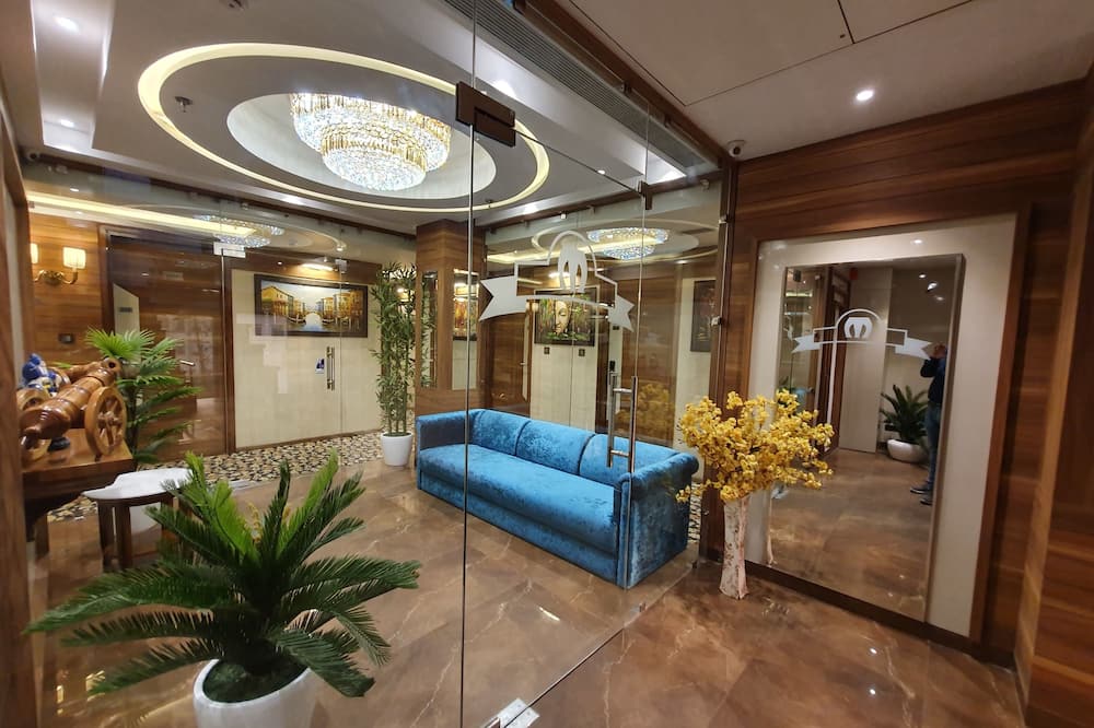 Hotel Makhan Residency