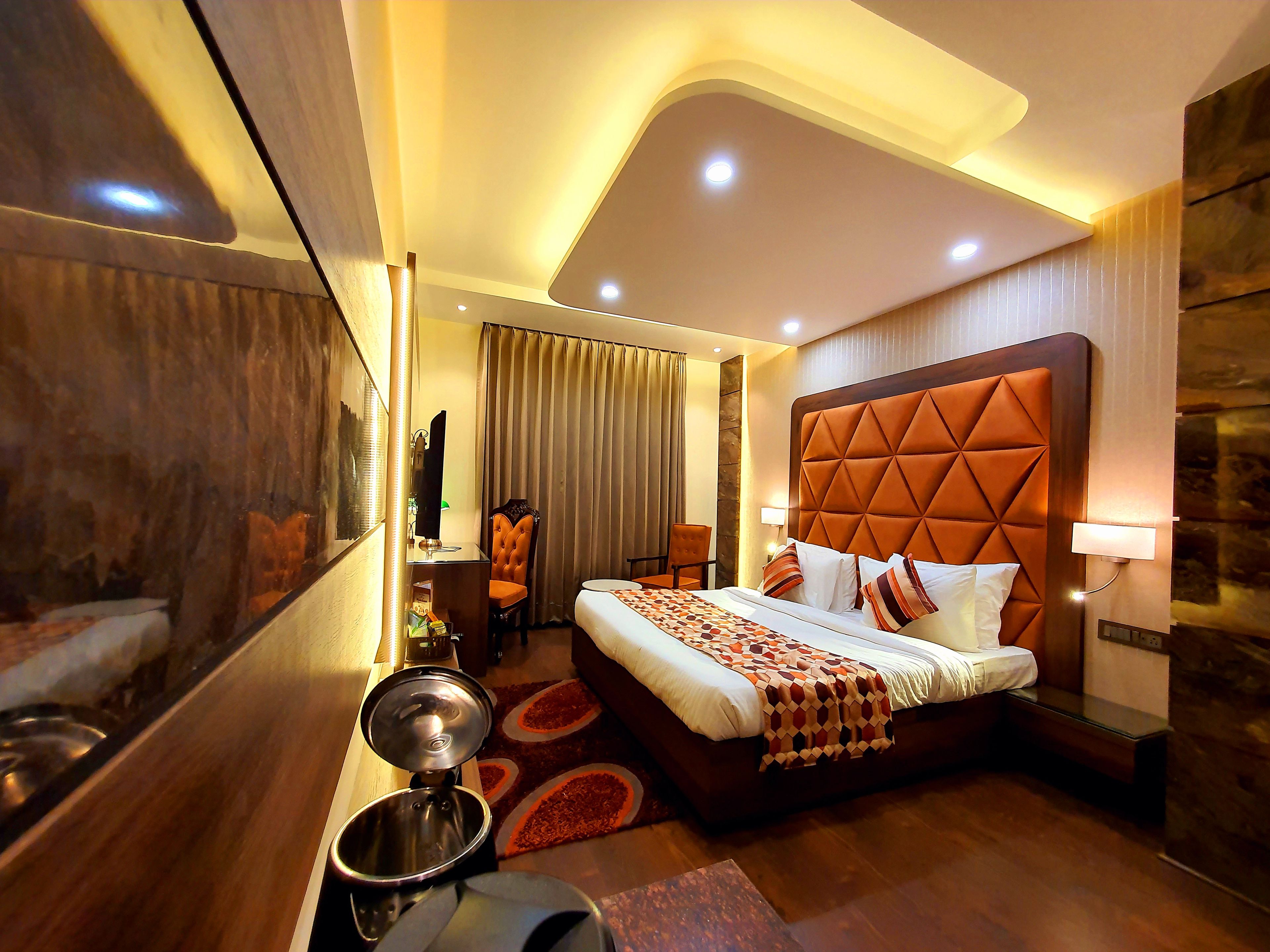 Superior kamer, 1 kingsize bed, uitzicht op stad | Luxe beddengoed, donzen dekbedden, Select Comfort-bedden, een minibar