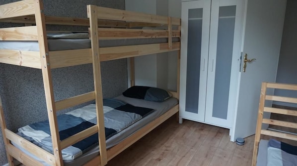 Triple Room, Shared Bathroom (City Oase III) | Free cots/infant beds, free WiFi, bed sheets