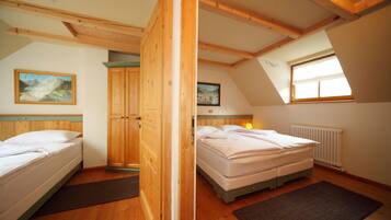 Chalet, Multiple Beds, Garden View | 2 bedrooms, free cribs/infant beds, free WiFi, bed sheets