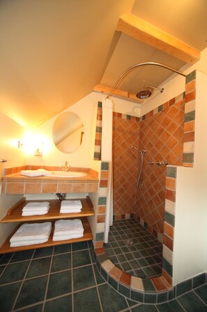 Bathroom shower - Kronau Chalet Resort (Kranjska Gora)