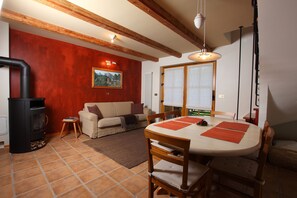 2 bilik tidur, katil bayi/kot (percuma), Wi-fi percuma, cadar katil 