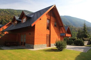 Free self-parking - Kronau Chalet Resort (Kranjska Gora)