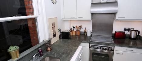 Apartment, 1 Bedroom | Private kitchen