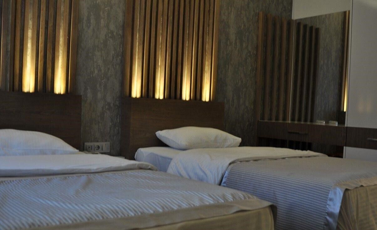 family triple room | soundproofing, iron/ironing board, free wifi, bed sheets