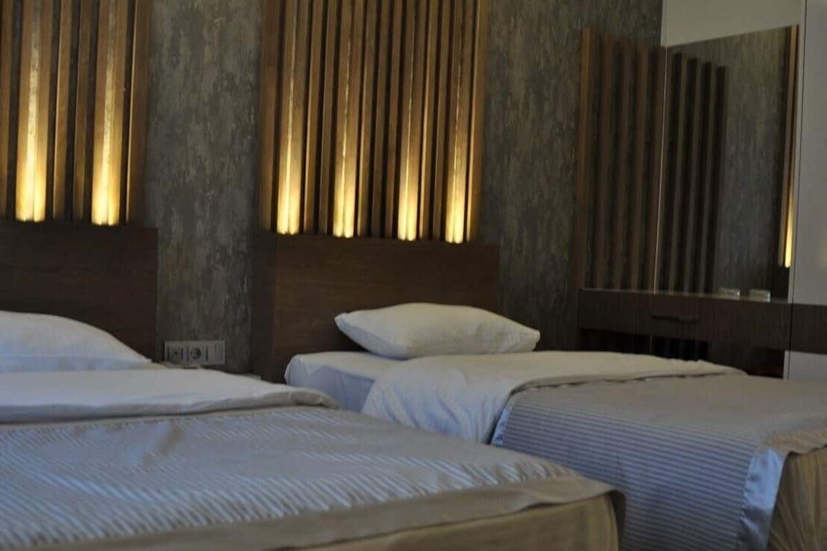 family triple room | soundproofing, iron/ironing board, free wifi, bed sheets