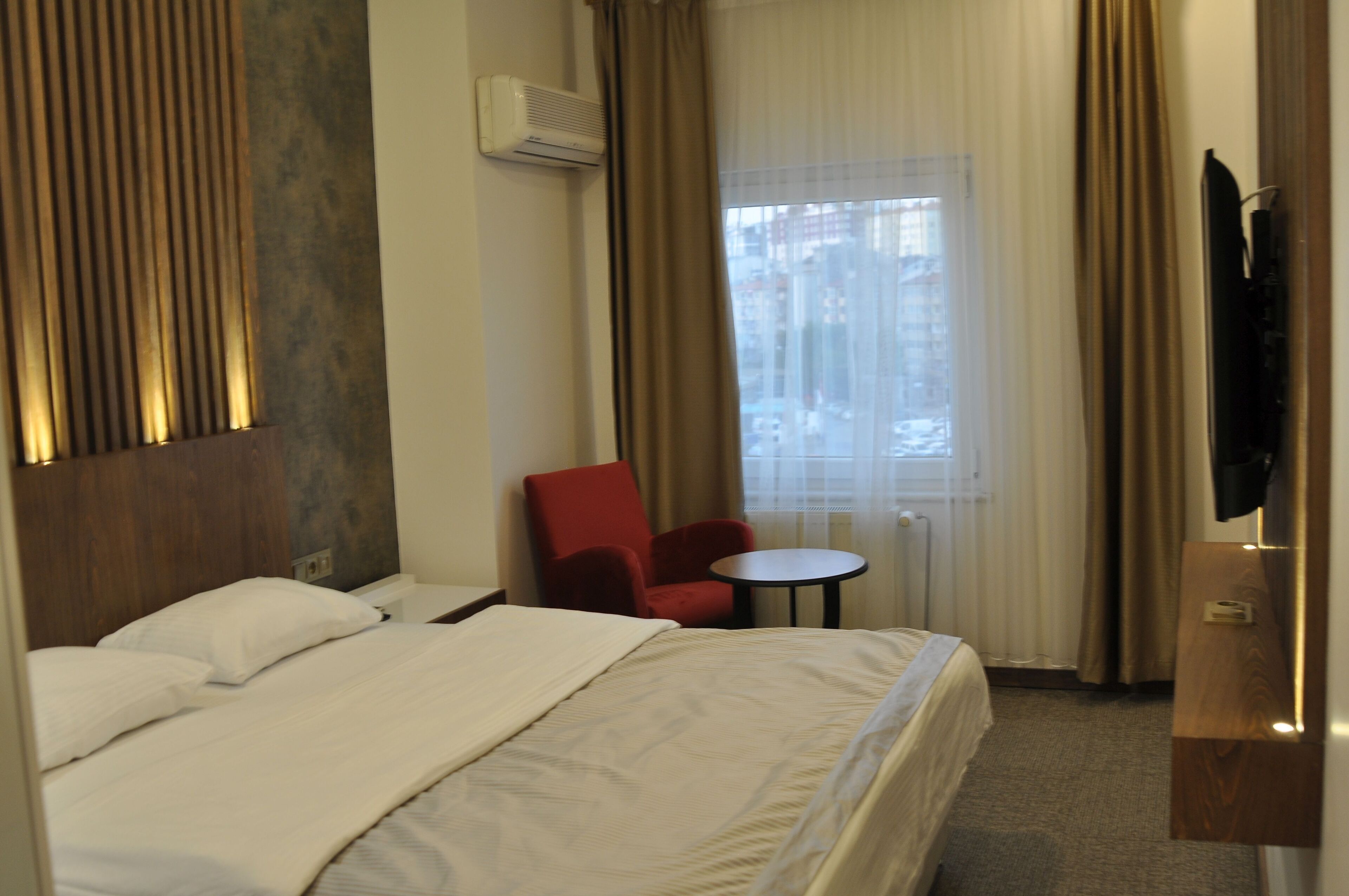 standard single room | soundproofing, iron/ironing board, free wifi, bed sheets