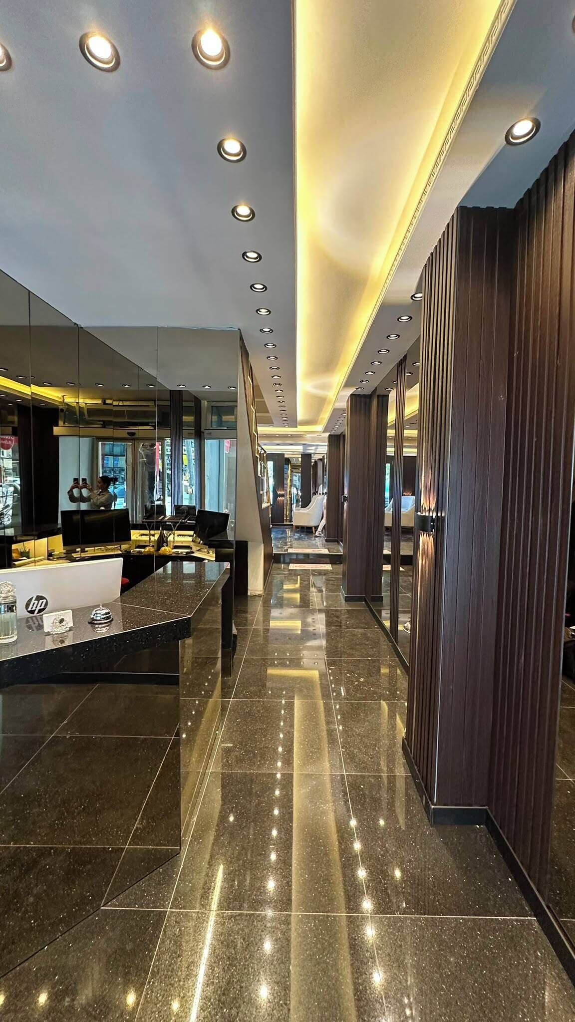 Photo - Admiral Hotel