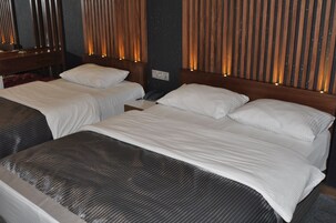 家庭三人房 | 隔音、熨斗/熨衣板、免费 WiFi、床单