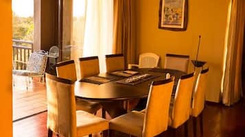 Villa, 3 Bedrooms | In-room dining