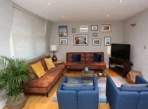 House, 3 Bedrooms | Living area - 3 Beds 2 Baths Penthouse (London)