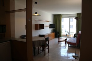 Bureau, lits bébé (gratuits), Wi-Fi, draps fournis