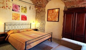 Basic Triple Room, Multiple Beds