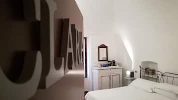 Double Room, 1 Queen Bed | Soundproofing, free WiFi, bed sheets