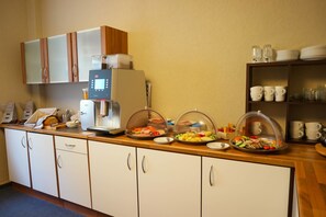 Daily buffet breakfast for a fee - Haus Meeresgruß (Cuxhaven)