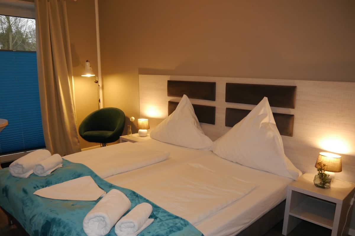 Tweepersoonskamer, privébadkamer | Een strijkplank/strijkijzer, extra bedden, gratis wifi