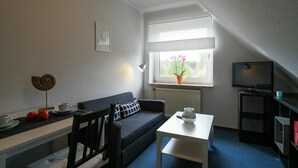 Iron/ironing board (on request), rollaway beds (surcharge), WiFi (free) - Haus Meeresgruß (Cuxhaven)