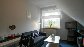 Iron/ironing board, rollaway beds, free WiFi