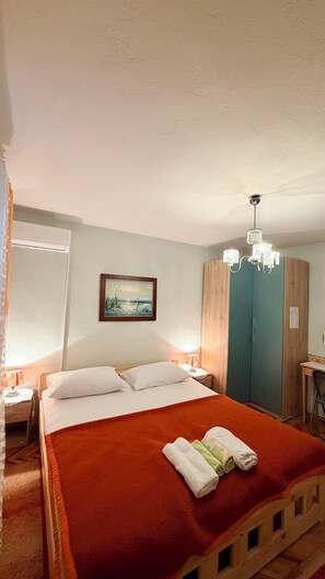 Standard Double Room, Multiple Beds, City View | Desk, free WiFi, bed sheets - Rooms Center of Trogir (Trogir)