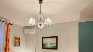 标准双人房, 多张床, 城市景观 | 办公桌、免费 WiFi、床单
