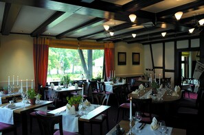 Lunch, dinner served; local cuisine, alfresco dining  - Rhein Hotel Bacharach (Bacharach)