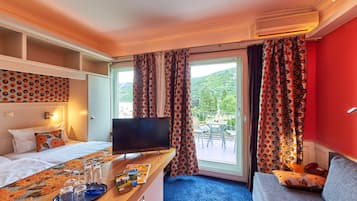 Minibar, safe på rommet, individuelt dekorert og blendingsgardiner
