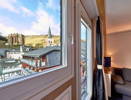 Quarto família, 1 cama Queen e sofá-cama | Vista do quarto