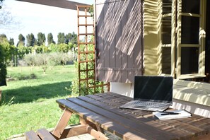 Property grounds - Vintage houseboat rider ... (Saint-Rémy-de-Provence)