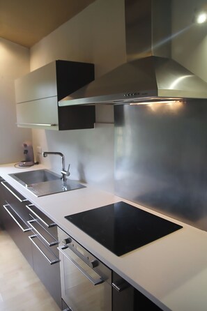 Fridge, microwave, oven, stovetop - Vintage houseboat rider ... (Saint-Rémy-de-Provence)