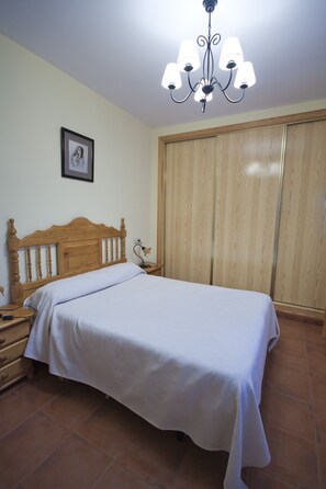 4 chambres, fer et planche à repasser, lit parapluie, draps fournis