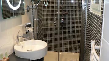 Single Room | Bathroom