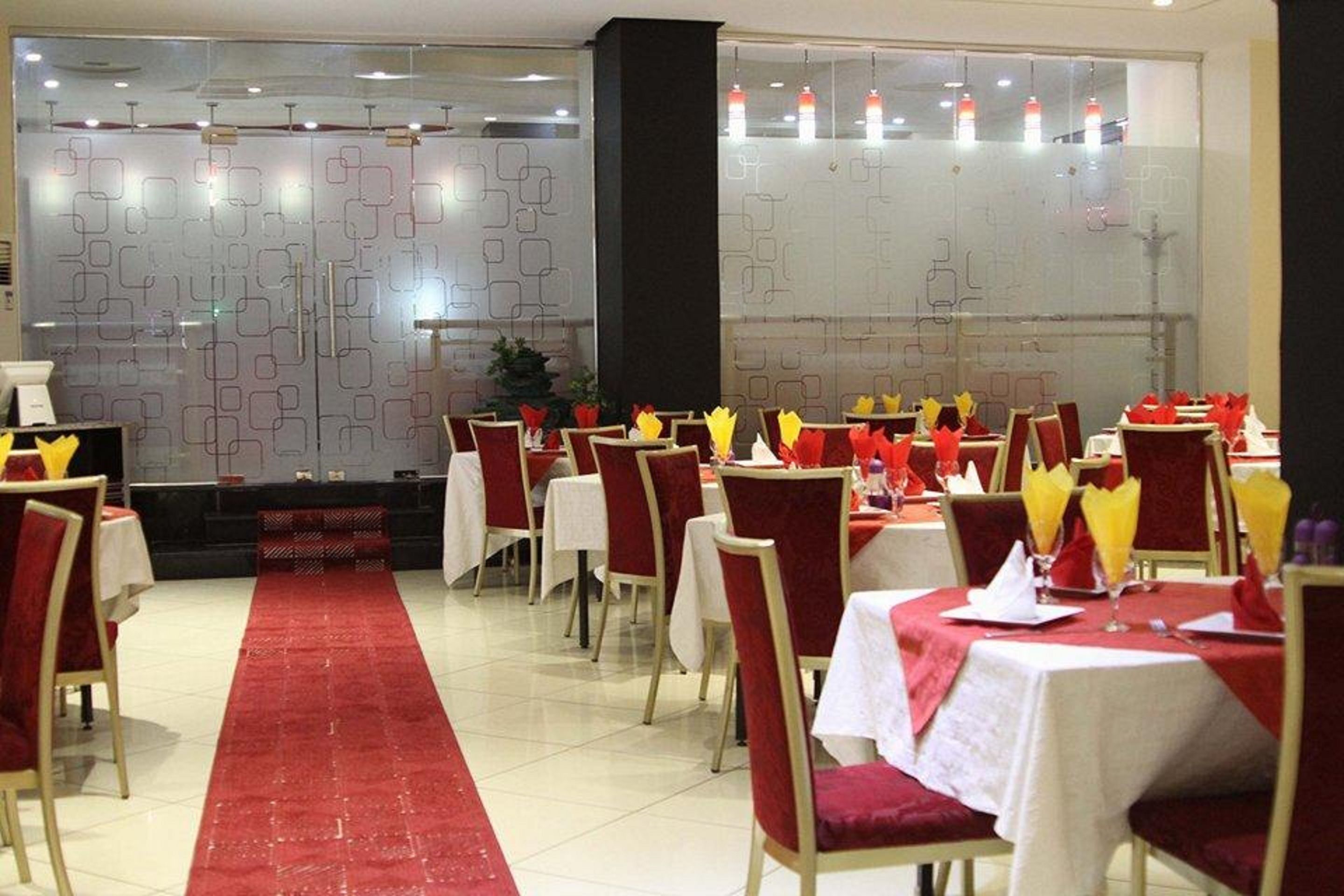 Breakfast, lunch, dinner served; local and international cuisine 