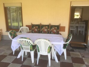 Outdoor dining