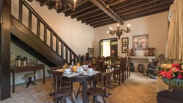 Free daily continental breakfast