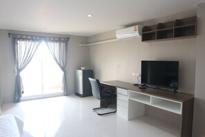 Standard Room | Desk, blackout drapes, iron/ironing board, rollaway beds