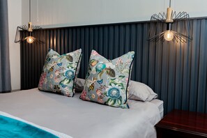 Comfort-Apartment | Individuell dekoriert, individuell eingerichtet, Schreibtisch