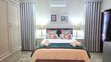 Standard Room, 1 Queen Bed, Accessible | Individually decorated, individually furnished, desk, blackout curtains