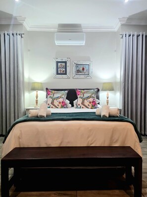 Phòng Tiêu chuẩn, 1 giường cỡ queen, phù hợp cho người khuyết tật | Trang trí khác biệt, trang bị nội thất với thiết kế riêng biệt, bàn 