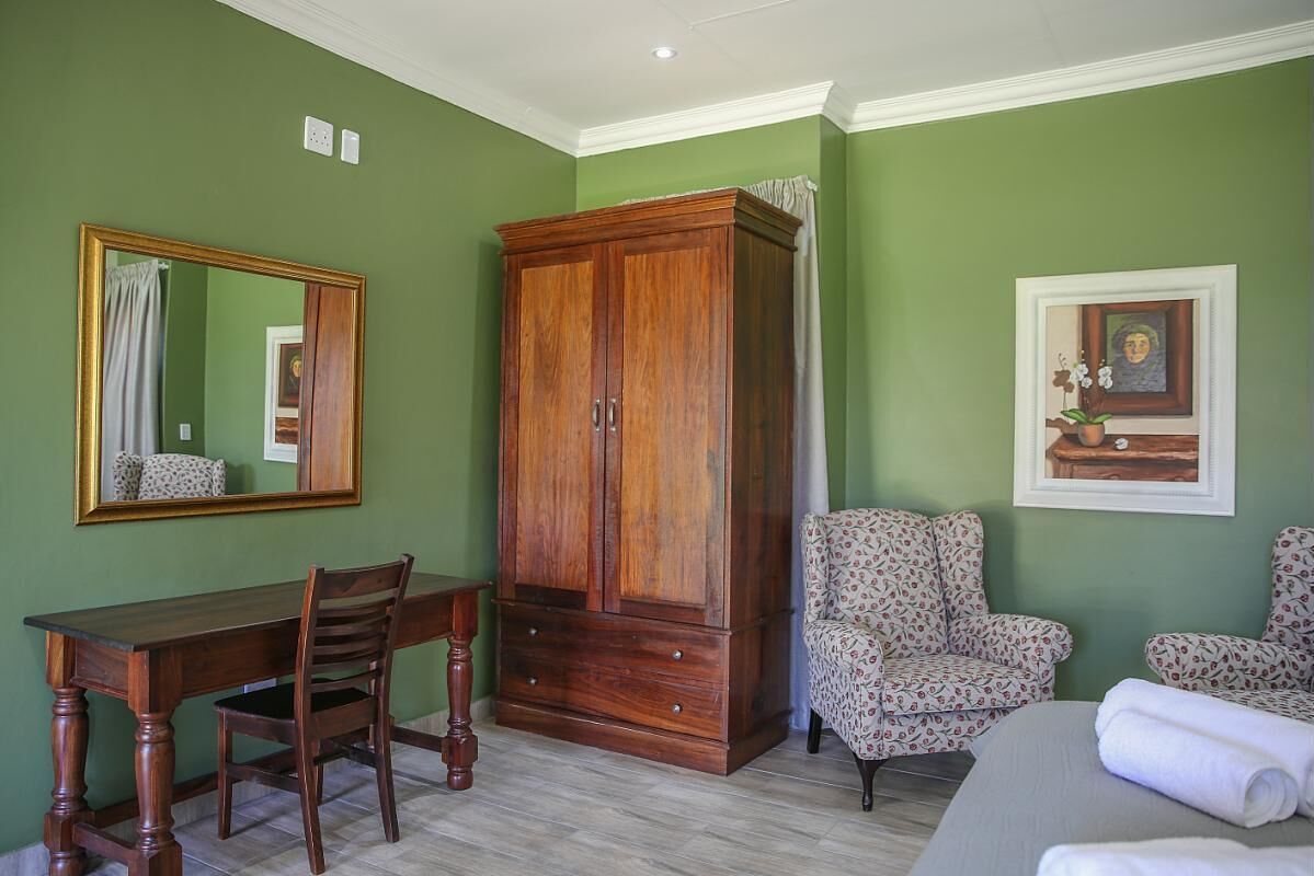 Superior Room, 1 Queen Bed | Individually decorated, individually furnished, desk, blackout curtains