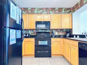 Køleskab, mikrobølgeovn, ovn, kogeplade