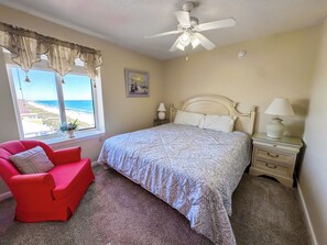 4 makuuhuonetta, silitysrauta/-lauta, ilmainen Wi-Fi, vuodevaatteet