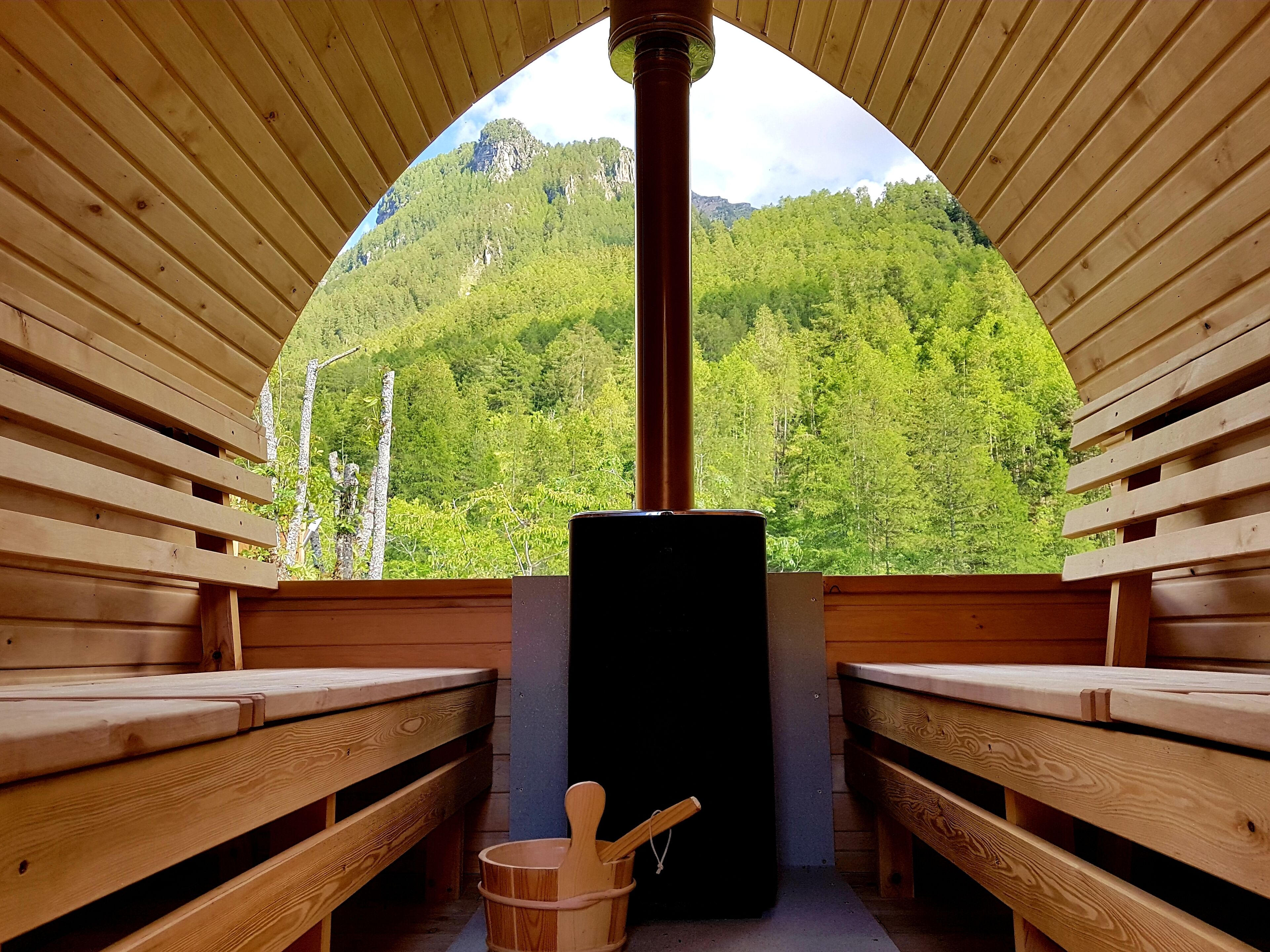 Sauna seca, banheira de hidromassagem
