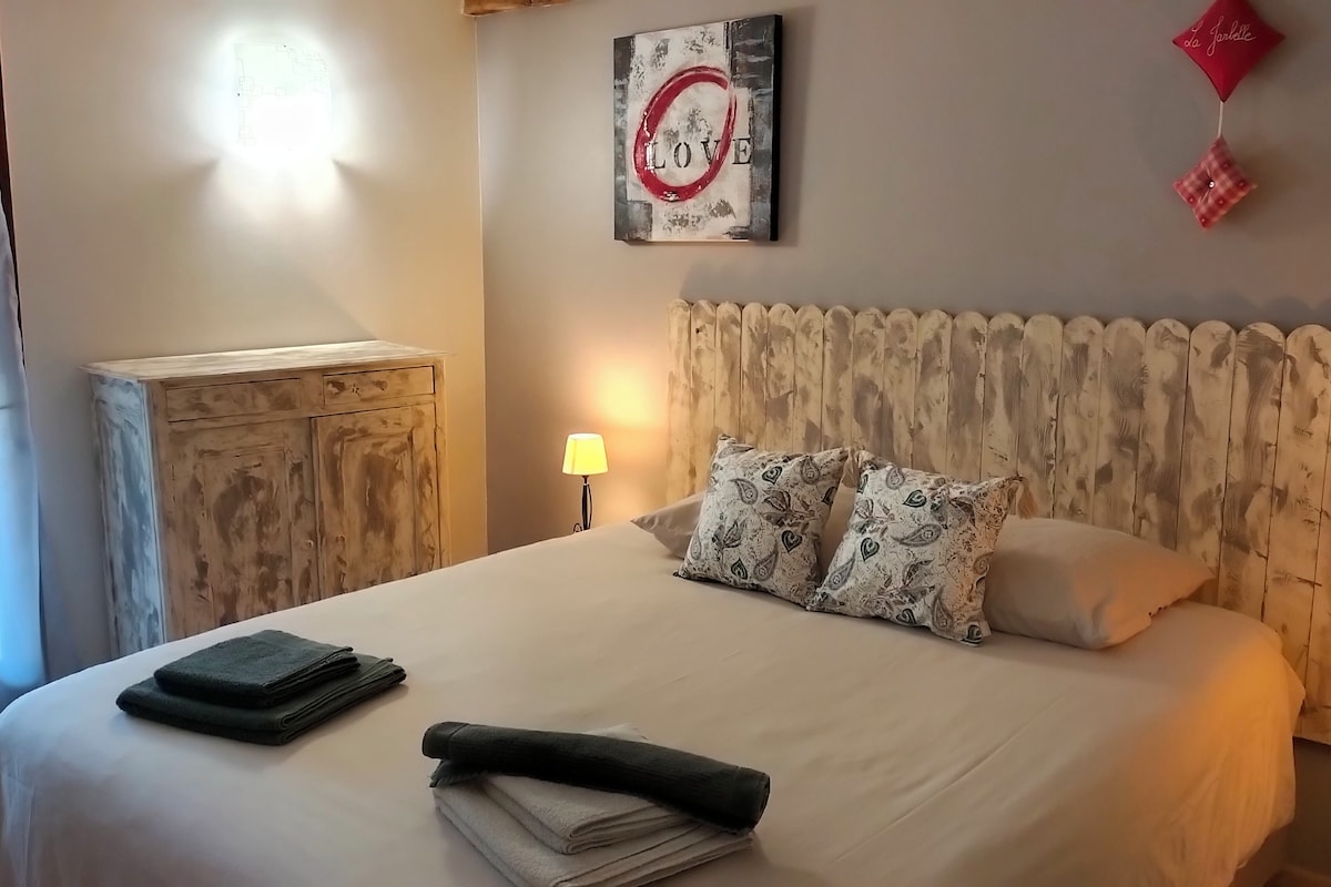 Traditional-Doppel- oder -Zweibettzimmer, 1 Queen-Bett, Bergblick (Siguret)
