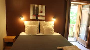 Traditionele vierpersoonskamer, meerdere bedden, uitzicht op bergen (Meale) | Luxe beddengoed, bedden met traagschuimmatras, individueel gedecoreerd