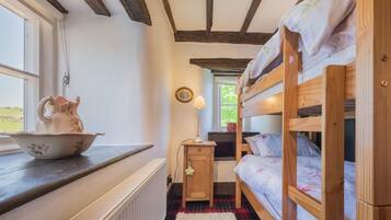 Cottage | Iron/ironing board, WiFi (free), bed sheets