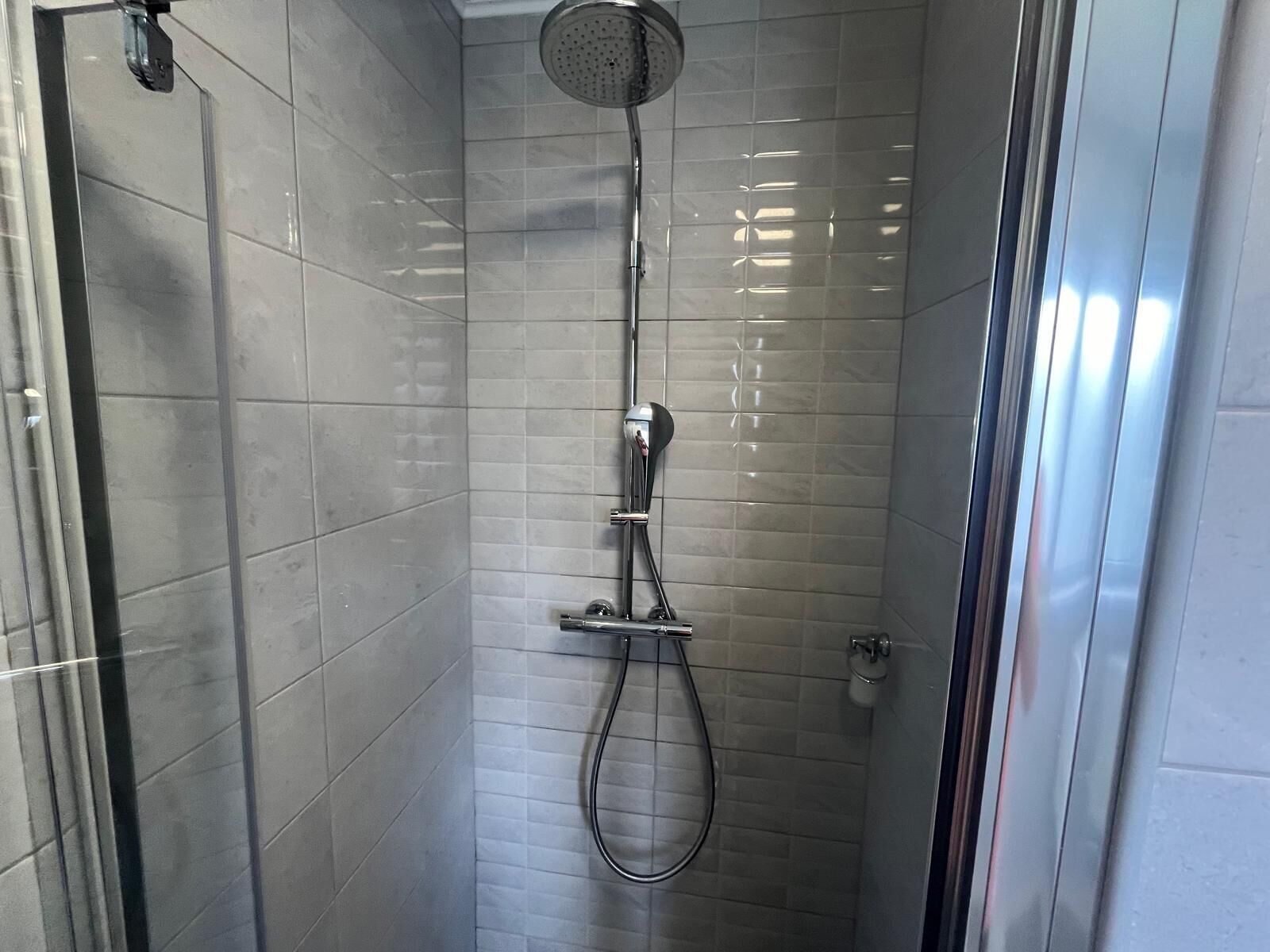 Deluxe Double Room | Bathroom | Slippers, towels