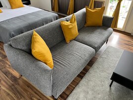 Deluxe Studio, Mountain View | Living area | LCD TV