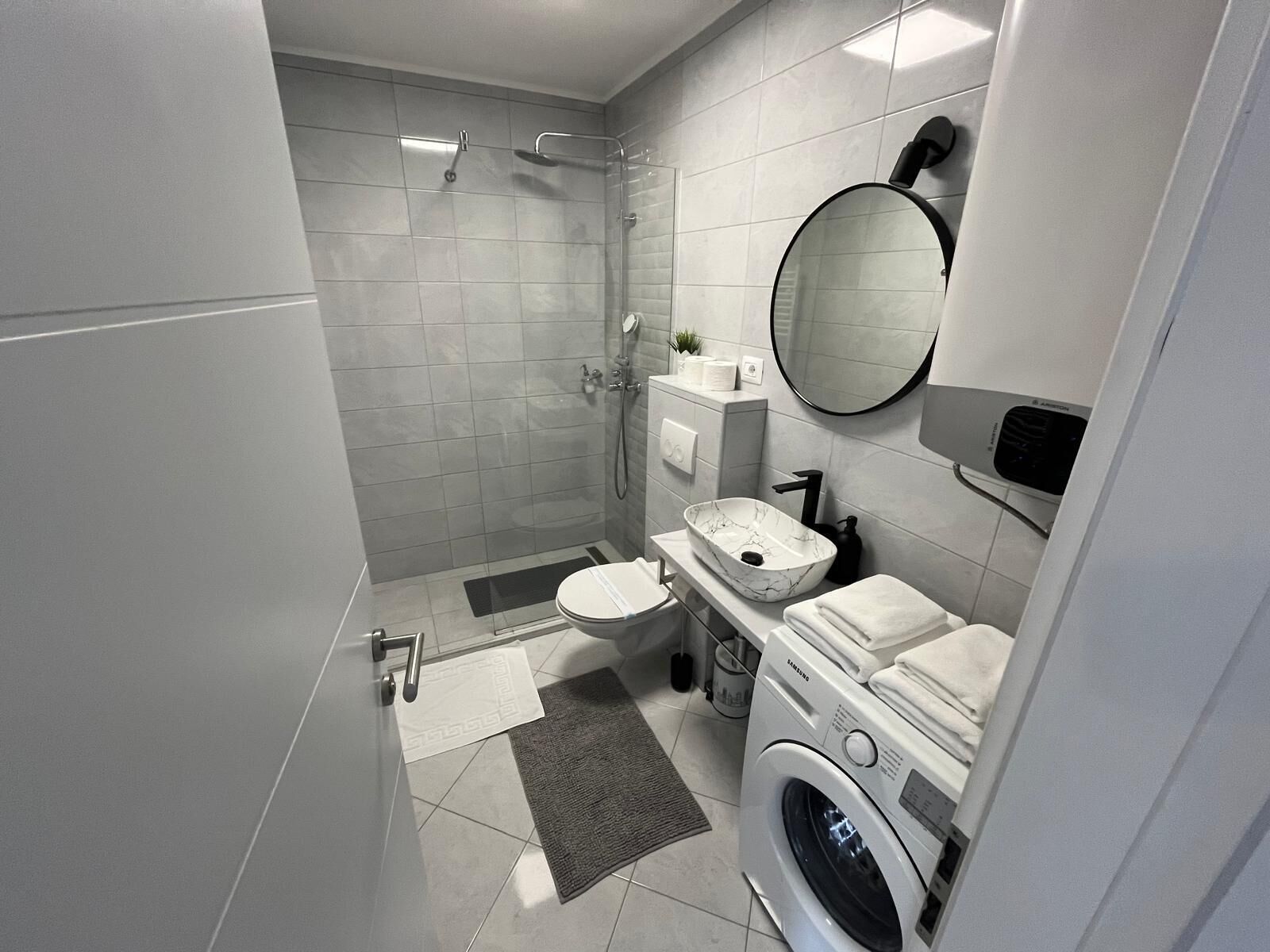 In-room safe, soundproofing, free WiFi, bed sheets