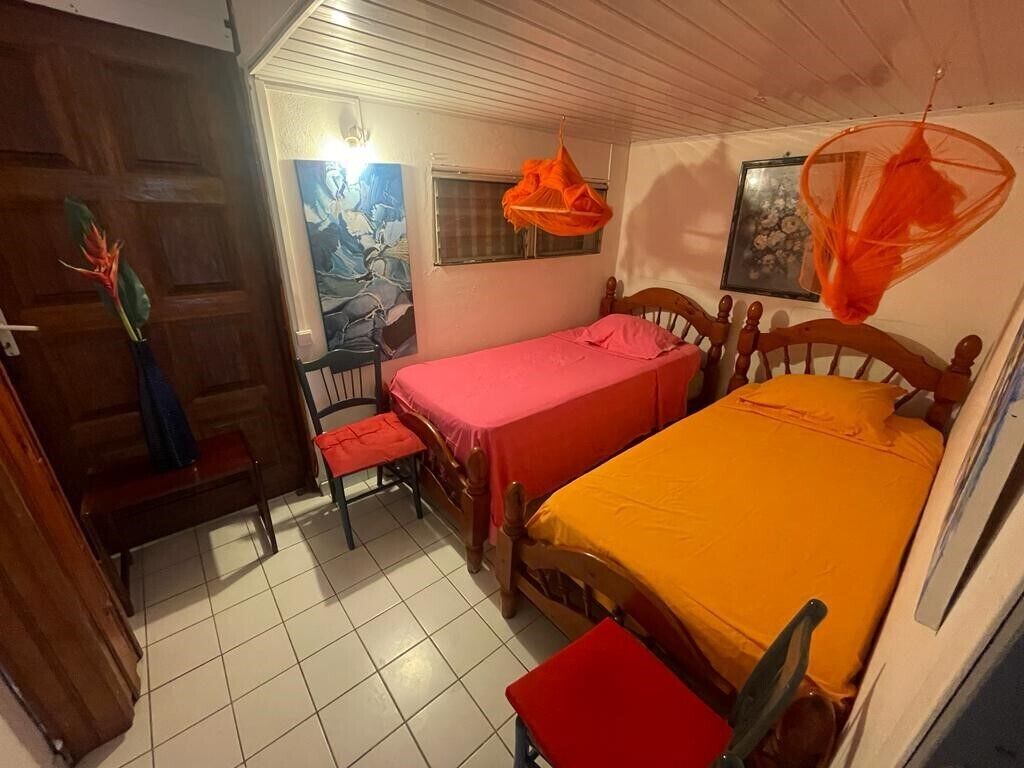 1 chambre, fer et planche à repasser, Wi-Fi, draps fournis